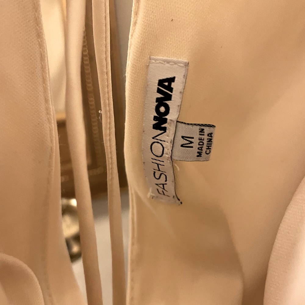 Fashion nova crop shirt